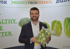 Michel Veyan Reed with Babia shows broccoli florets that are available in organic as well as conventional.